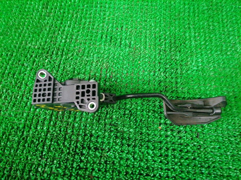 Педаль газа TOYOTA PRIUS ZVW30 2ZR-FXE Педаль газа TOYOTA PRIUS ZVW30 2ZR-FXE