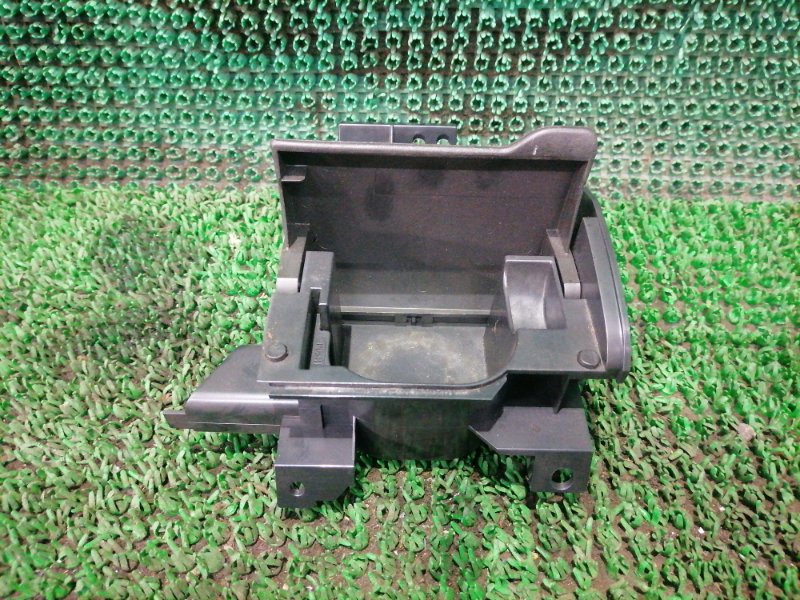 Подстаканник правый X-TRAIL NT30 QR20DE Подстаканник правый X-TRAIL NT30 QR20DE
