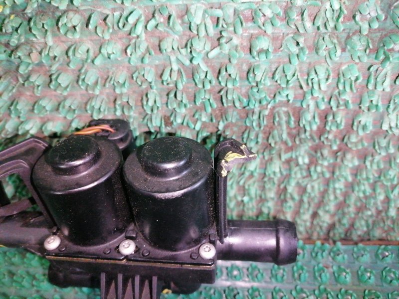 Кран печки 7-SERIES 2009 F01 N54B30A Кран печки 7-SERIES 2009 F01 N54B30A