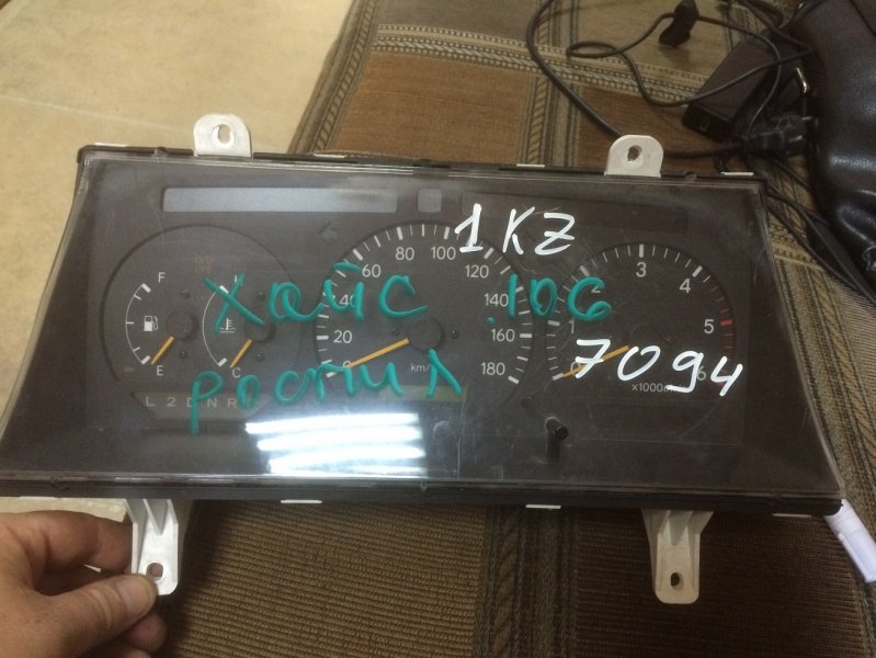 Спидометр Toyota Hiace KZN106 1KZ