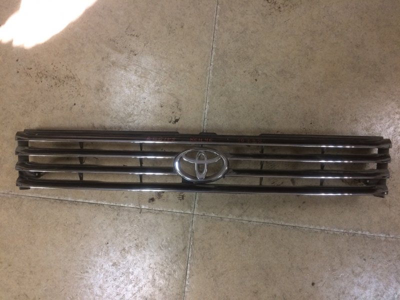 Решетка радиатора Toyota Hiace Regius KCH46