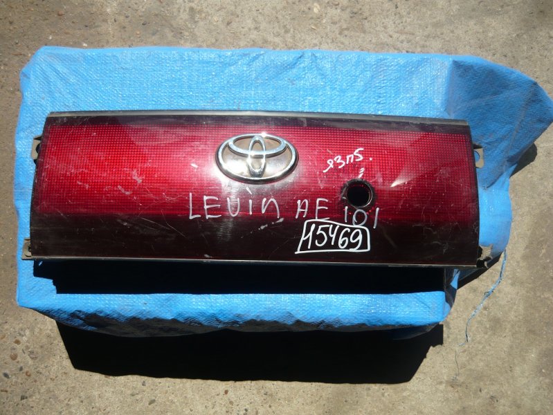 Вставка между стопов Toyota Corolla Levin AE101
