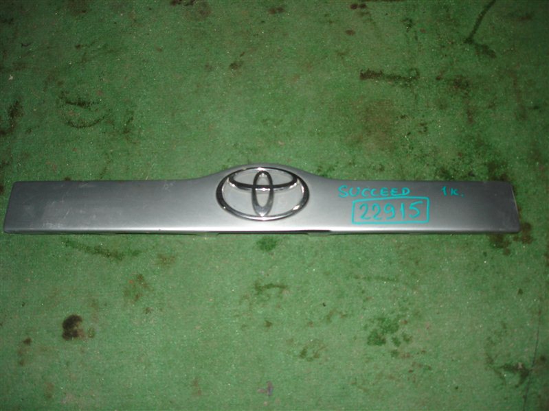 Накладка 5-й двери Toyota Succeed NCP51