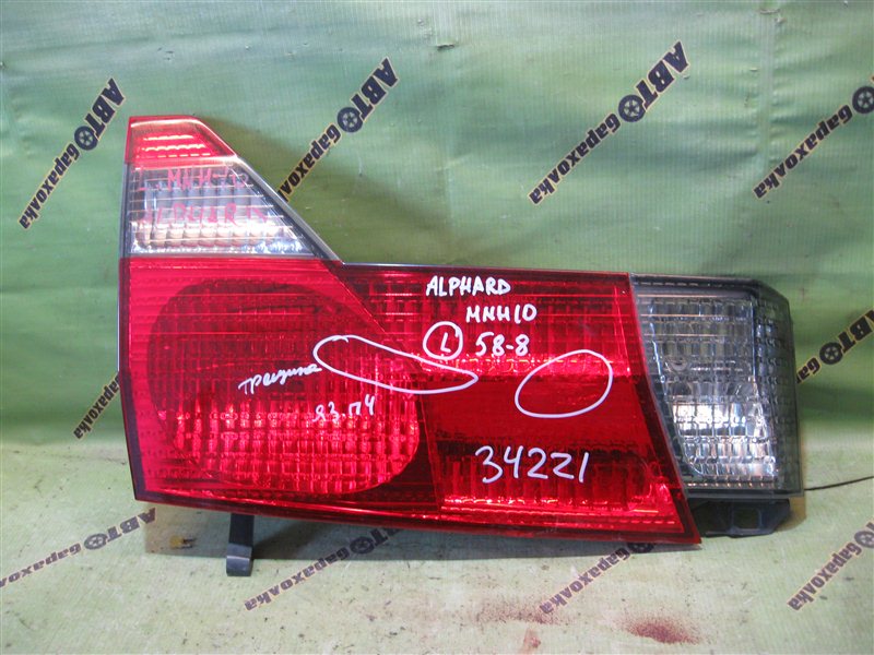 Вставка между стопов Toyota Alphard MNH10 левая