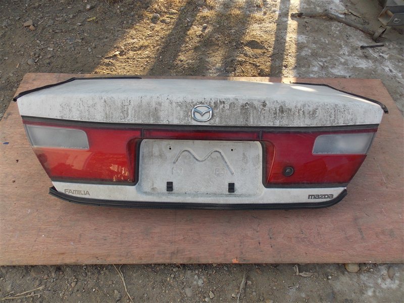 Крышка багажника Mazda Familia BHALP Z5 задняя