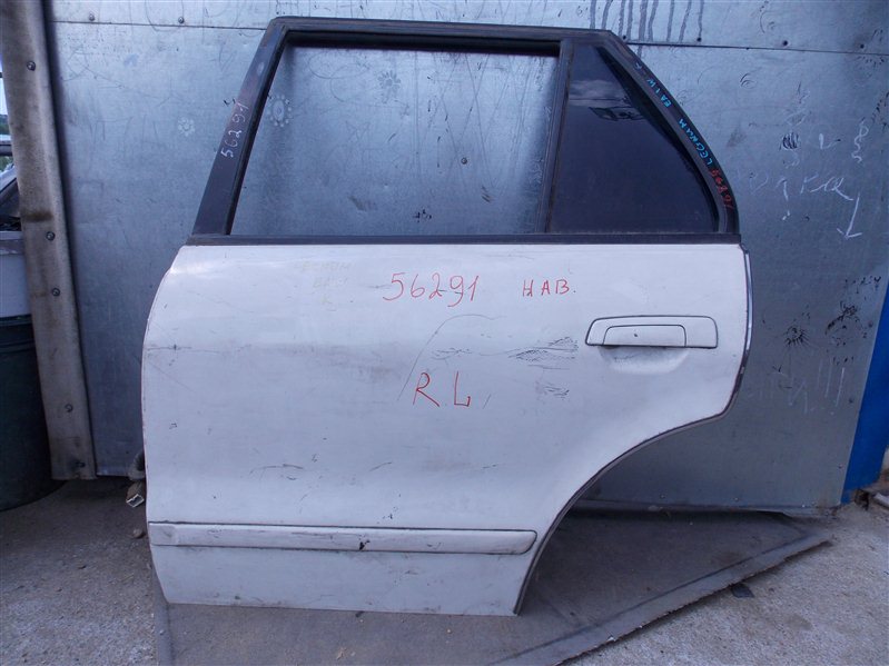 Дверь Mitsubishi Legnum EA1W задняя левая