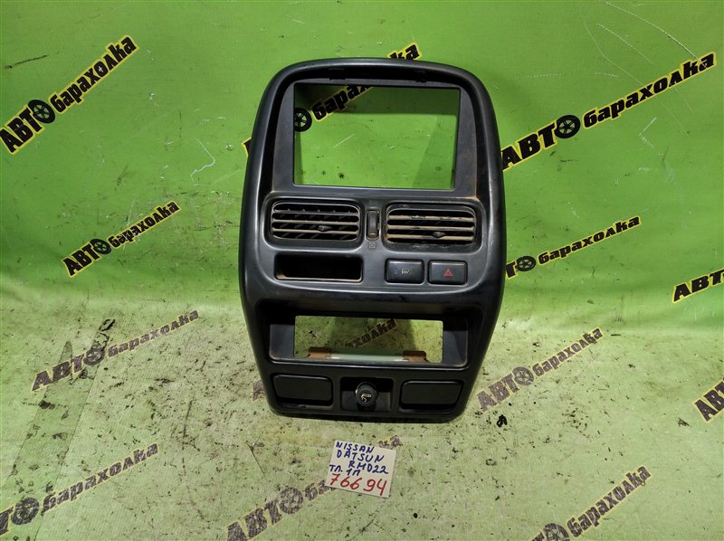 Консоль магнитофона Nissan Datsun RMD22 QD32 2000