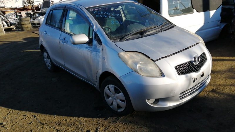 Стекло двери Toyota Vitz SCP90 2SZ-FE 2005 переднее правое