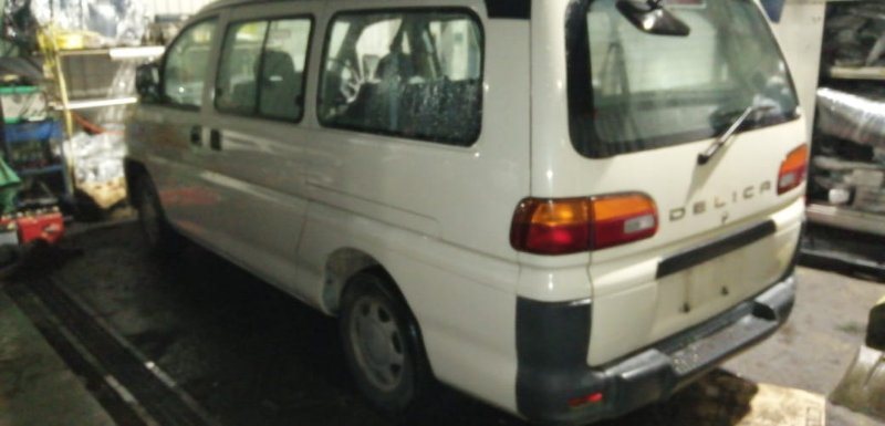 Планка под стоп Mitsubishi Delica PC4W 4G64 2001 задняя левая
