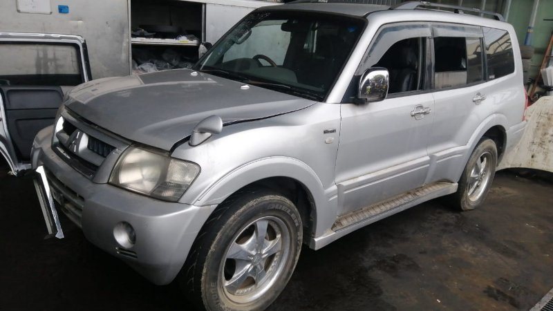 Ветровик Mitsubishi Pajero V73W 6G72 2002 передний левый