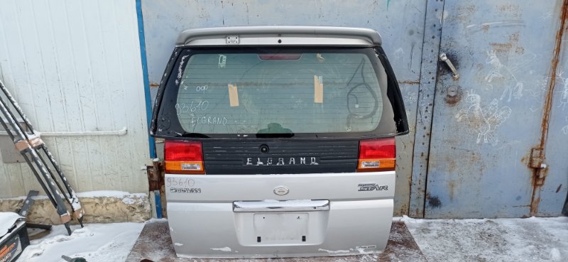 Дверь 5-я Nissan Elgrand APWE50 задняя