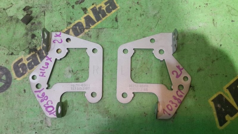 Крепление магнитофона Toyota Hilux RZN169 3RZ-FE 2003