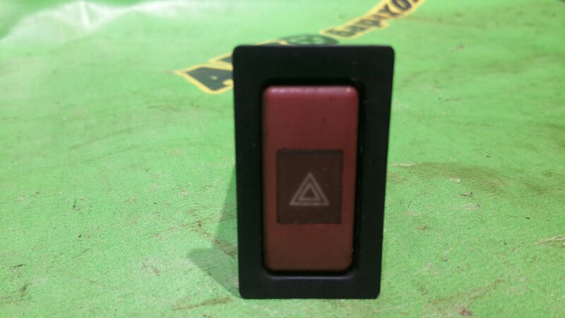 Кнопка аварийной сигнализации Toyota Hiace KZH106 1KZ-TE 1994