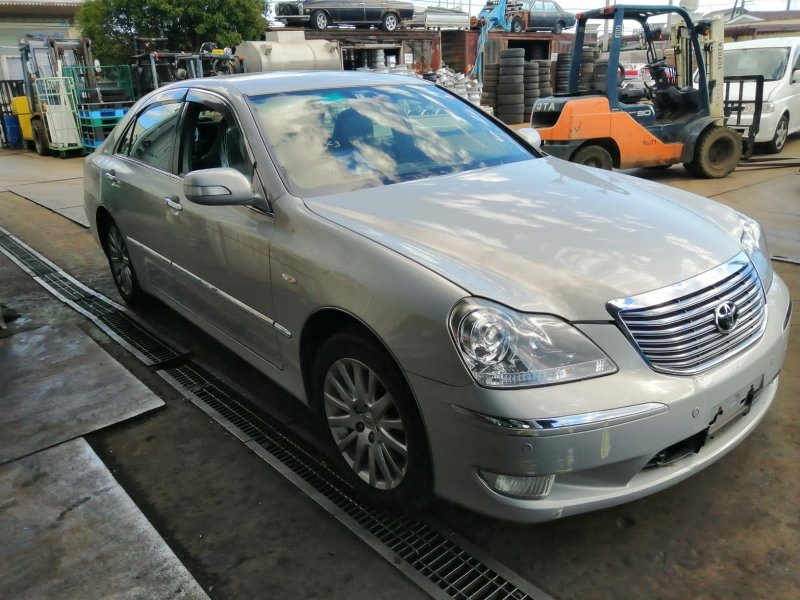 Стекло двери Toyota Crown Majesta UZS186 3UZ-FE 2004 переднее правое