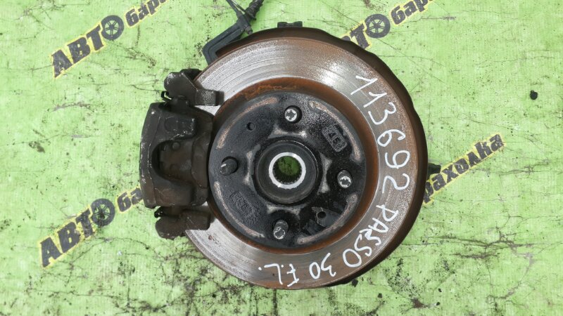 Ступица Toyota Passo KGC30 1KR-FE 2013 передняя левая