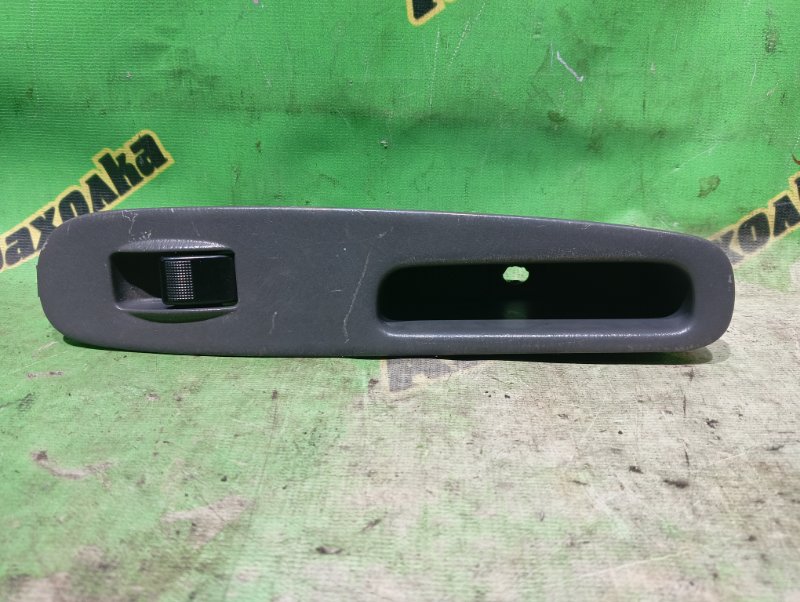 Кнопка стеклоподъемника Nissan Vanette SK82VN F8 2004 передняя левая