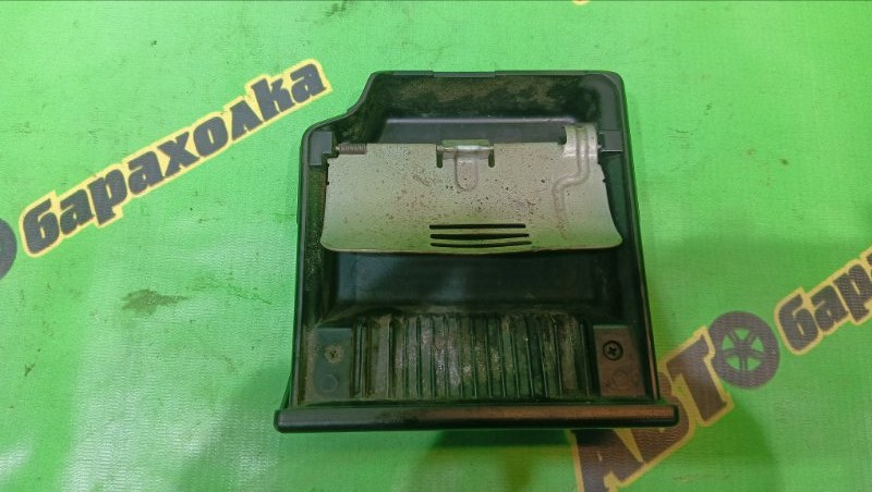 Пепельница Nissan Vanette SK82MN F8 2003