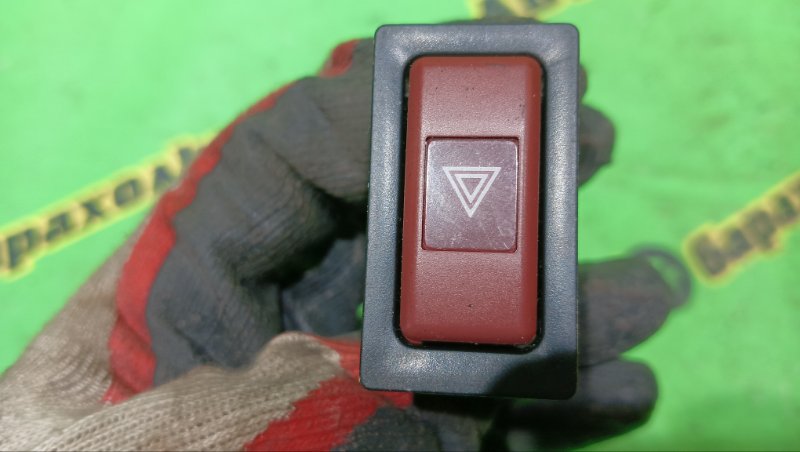 Кнопка аварийной сигнализации Toyota Hiace KZH106 1KZ-TE 1998