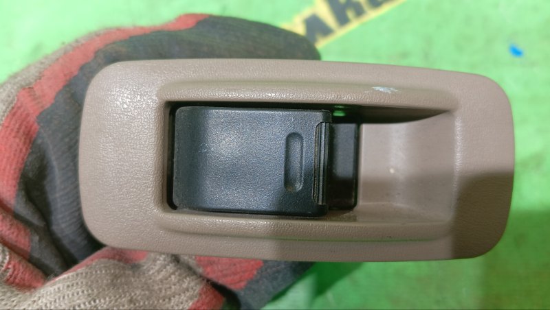 Кнопка стеклоподъемника Toyota Vista SV40 4S-FE 1998 задняя левая