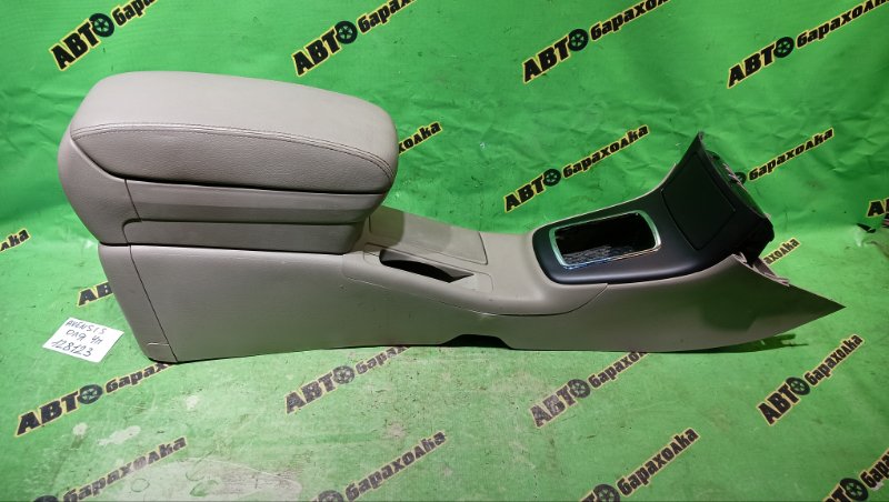 Подлокотник Toyota Avensis AZT251 2AZ-FSE 2006