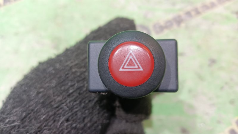 Кнопка аварийной сигнализации Nissan Avenir W11 QG18 1998