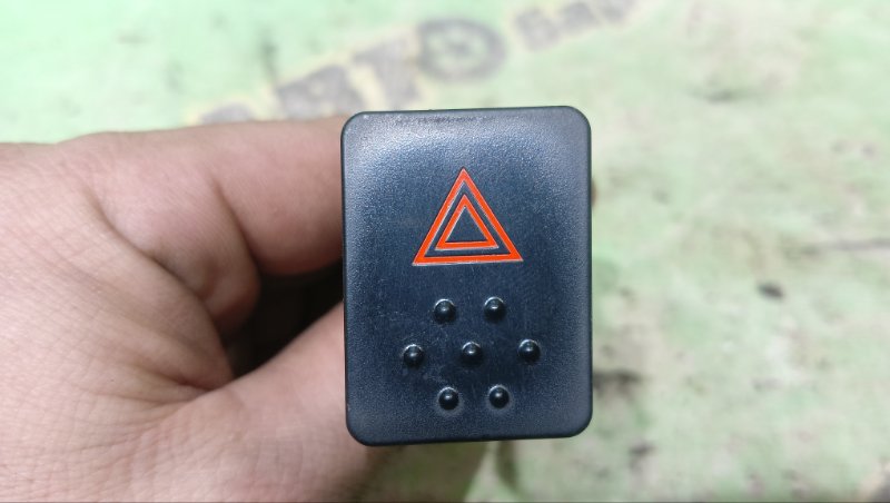 Кнопка аварийной сигнализации Nissan Tiida Latio SC11 HR15 2006