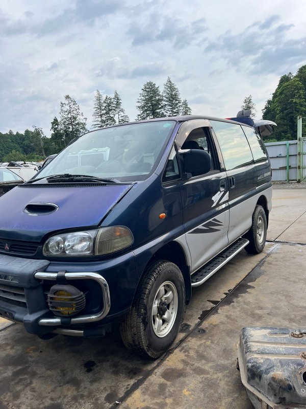 Крыло Mitsubishi Delica PD8W 4M40 1996 переднее левое