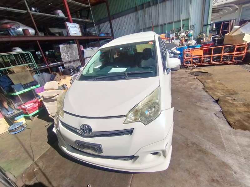 Капот Toyota Ractis NCP122 1NZ-FE 2011