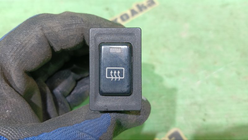 Кнопка обогрева заднего стекла Isuzu Mu UCS55DW 4JB1 1992