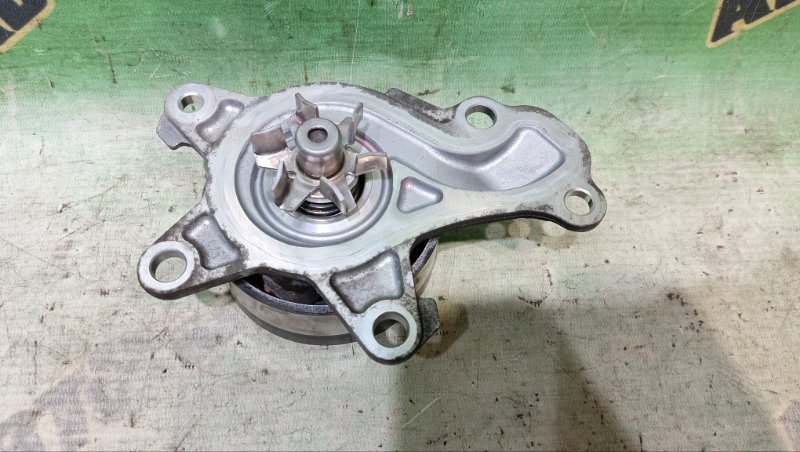 Помпа водяная Toyota Vitz KSP130 1KR-FE