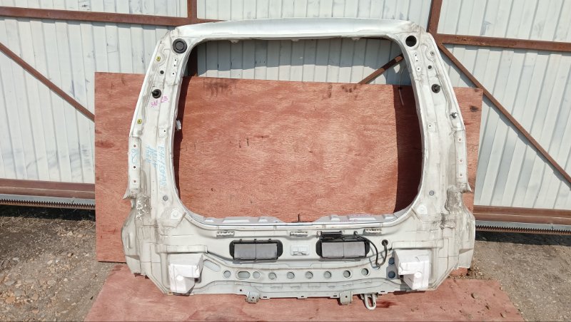 Rear cut Nissan Note E11 HR15 2006