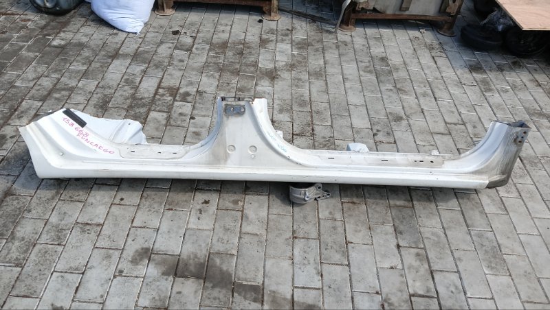 Порог кузова Toyota Funcargo NCP20 2NZ-FE 1999 правый