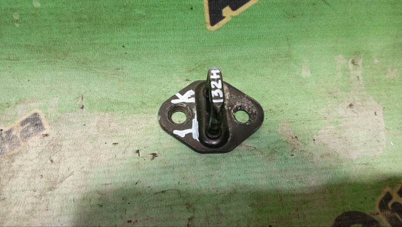Петля замка багажника Toyota Nadia ACN10 1AZ-FSE 2002