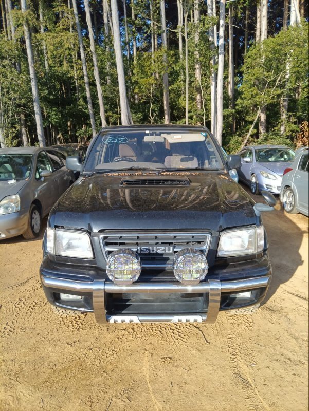 Капот Isuzu Bighorn UBS73GW 4JX1 1999