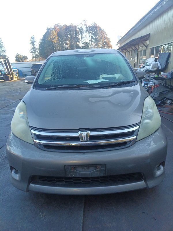 Капот Toyota Isis ZNM10 1ZZ-FE 2008