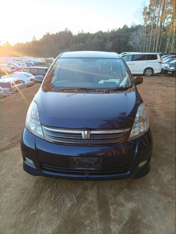 Капот Toyota Isis ZNM10 1ZZ-FE 2006