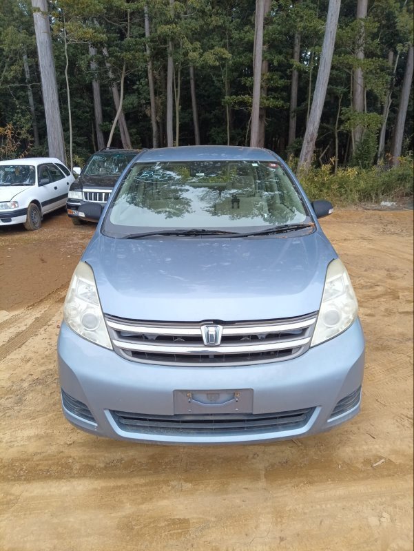 Капот Toyota Isis ZNM10 1ZZ-FE 2007