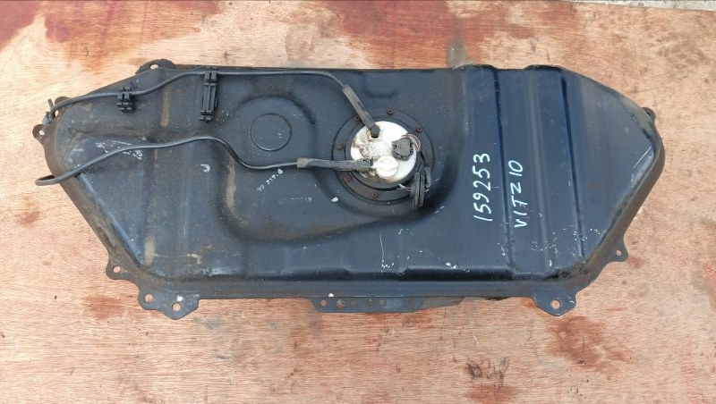 Бак топливный Toyota Vitz SCP10 1SZ-FE 1999
