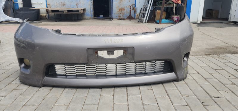 Бампер Toyota Isis ZNM10 1ZZ-FE 2008 передний