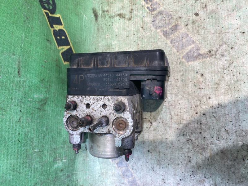 Блок abs Toyota Isis ZNM10 1ZZ-FE 2008