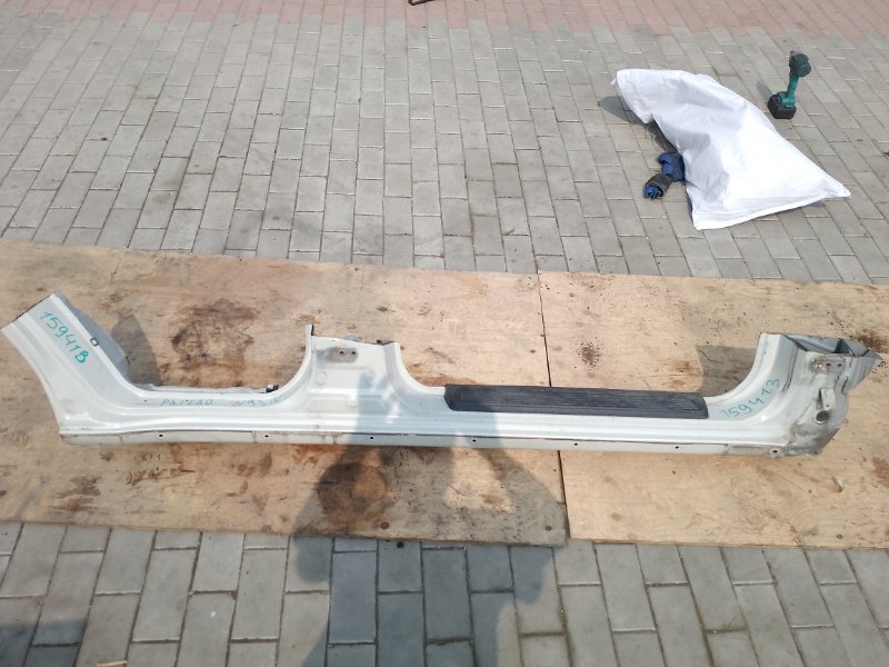 Порог кузова Mitsubishi Pajero V93W 6G72 2008 правый
