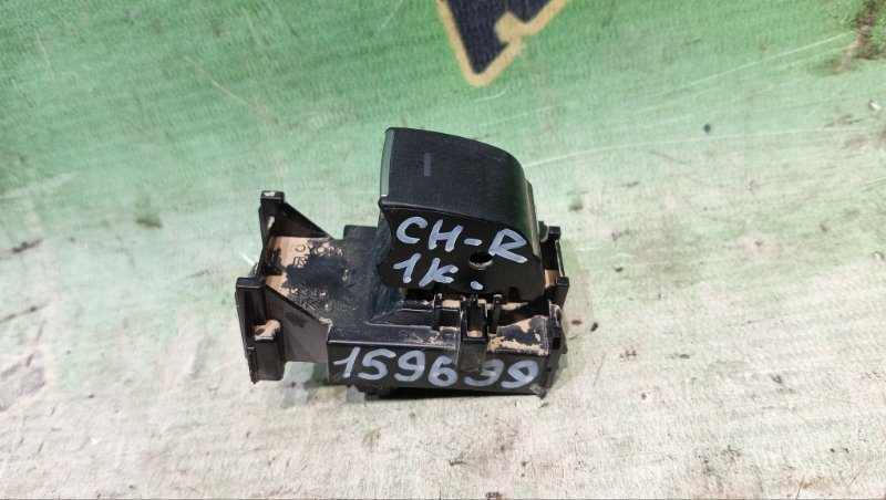 Кнопка стеклоподъемника Toyota Ch-R ZYX10 передняя левая