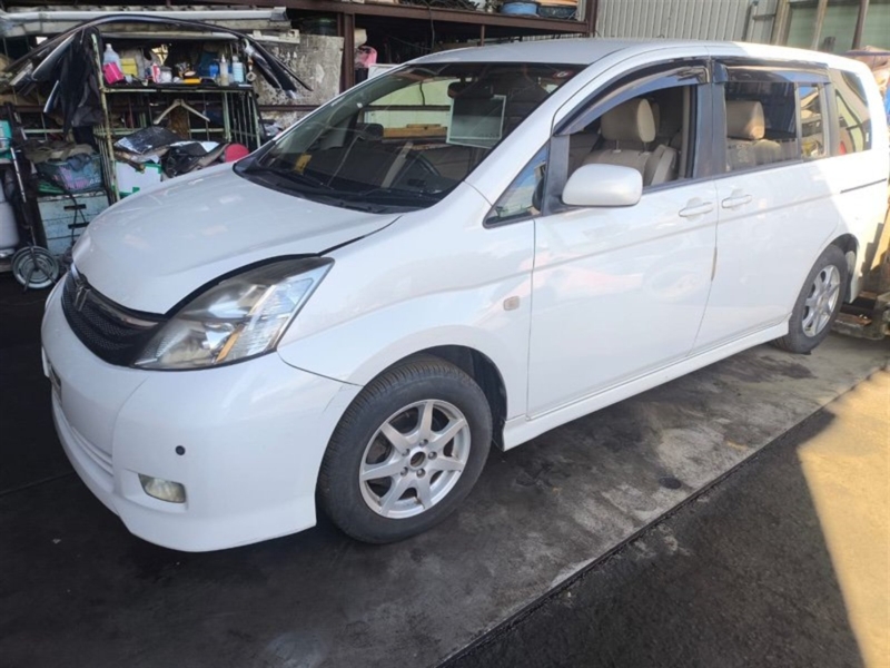 Крыло Toyota Isis ZNM10 1ZZ-FE 2006 переднее левое