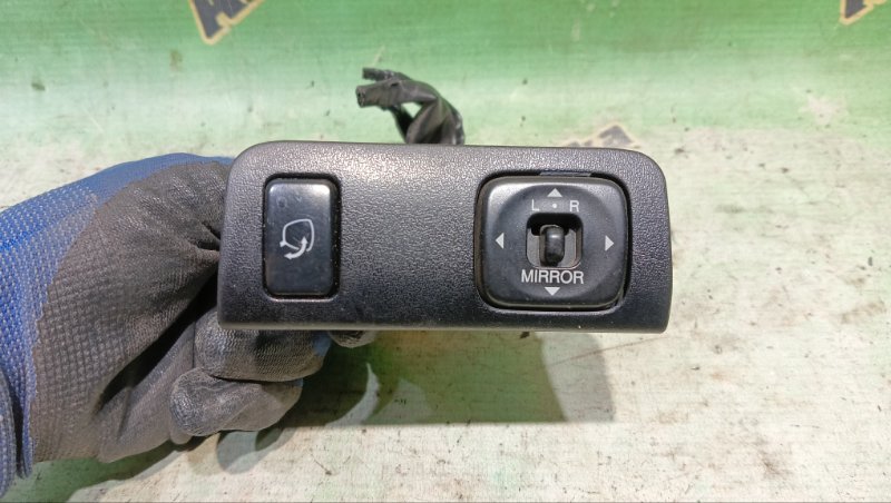 Кнопка регулировки зеркал Toyota Progres JCG10 1JZ-GE 1998