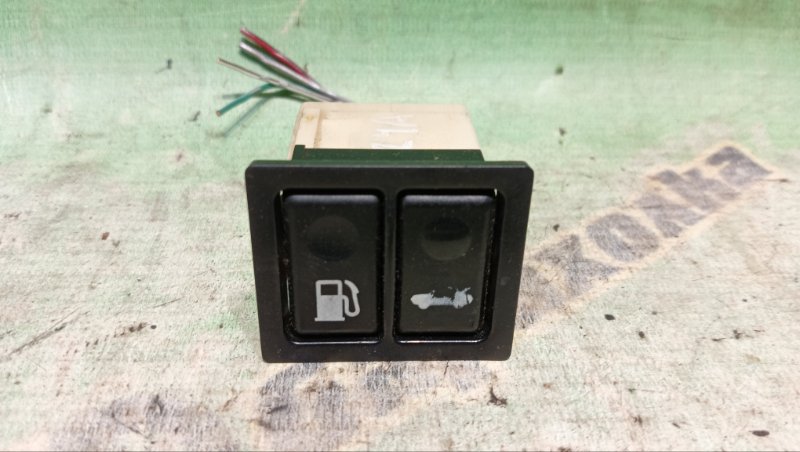 Кнопка открывания багажника Toyota Progres JCG10 1JZ-GE 1998