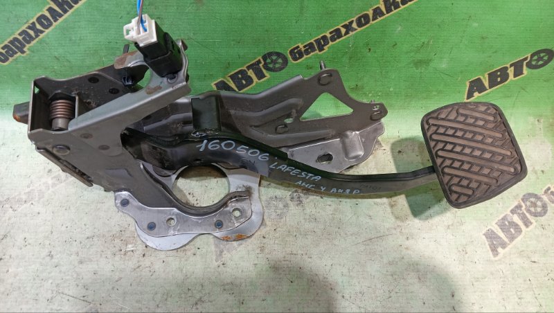 Педаль тормоза Nissan Lafesta B30 MR20(DE) 2007