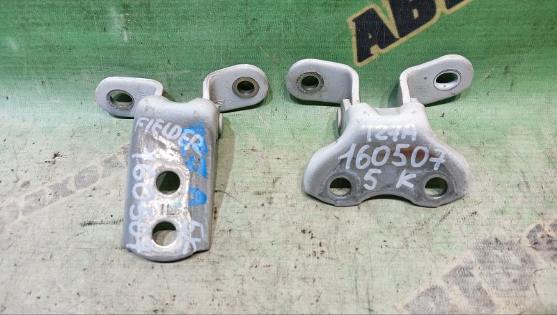 Петля дверная Toyota Corolla Fielder NZE144 1NZ-FE 2010 передняя левая