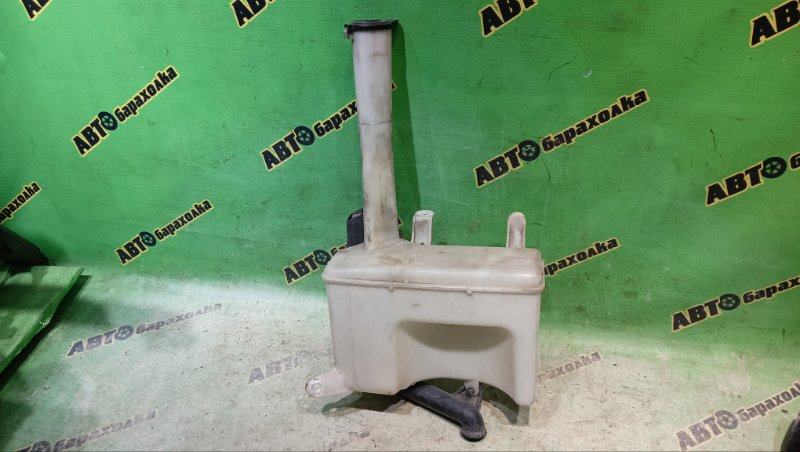 Бачок стеклоомывателя Toyota Progres JCG10 1JZ-GE 1998