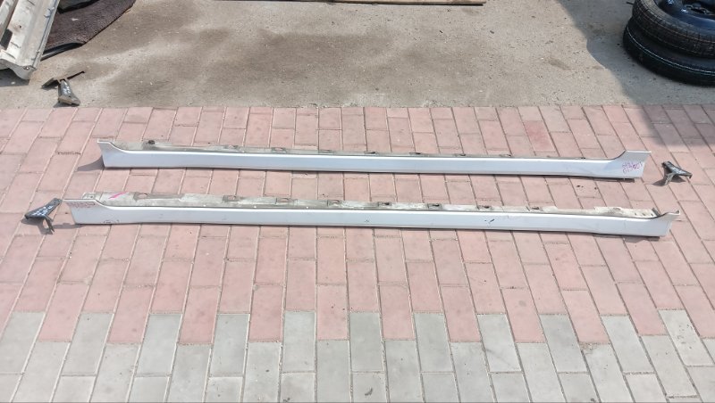 Порог Toyota Isis ZNM10 1ZZ-FE 2006