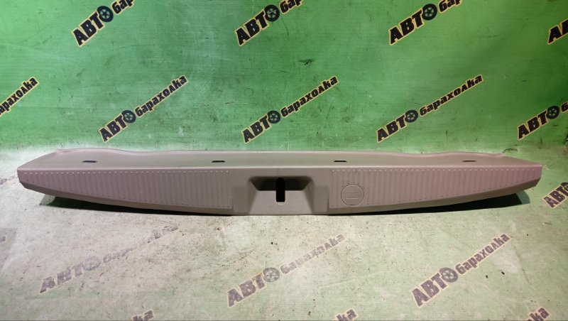 Накладка замка багажника TOYOTA ISIS ZNM10 1ZZ-FE 2006 (б/у)